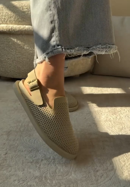 Classic breathable woven casual shoes