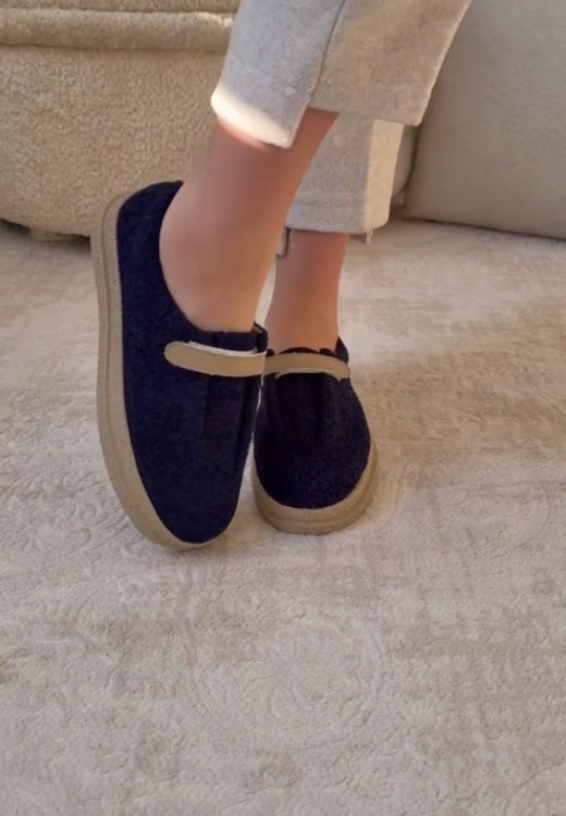 High quality navy blue hook and loop leisure shoes