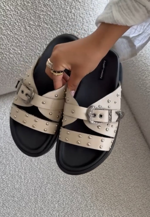 Metal decorative rivet buckle leather sandals