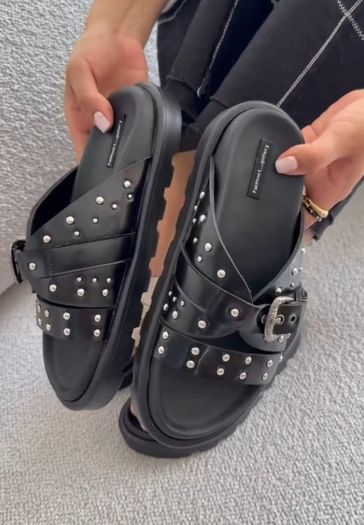 Metal decorative rivet buckle leather sandals