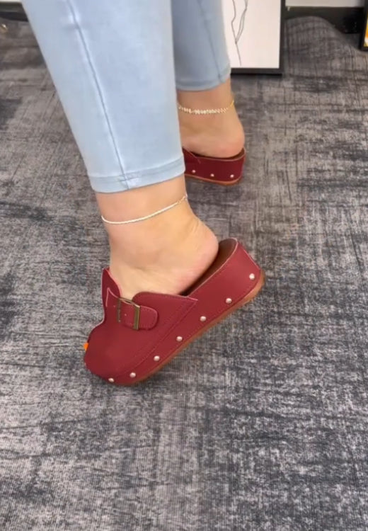 Handmade leather rivet fishmouth slippers
