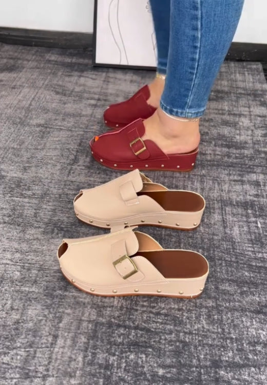 Handmade leather rivet fishmouth slippers