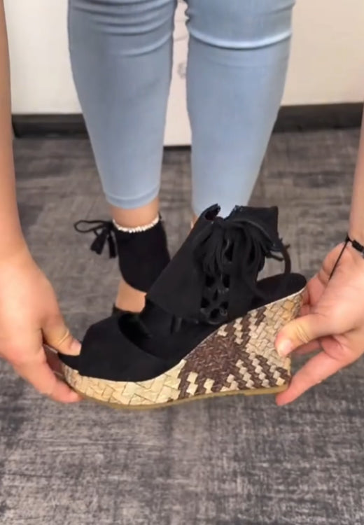 LightweightBreathable Comfortable Shoes for DailvWear, Trending Sandals
