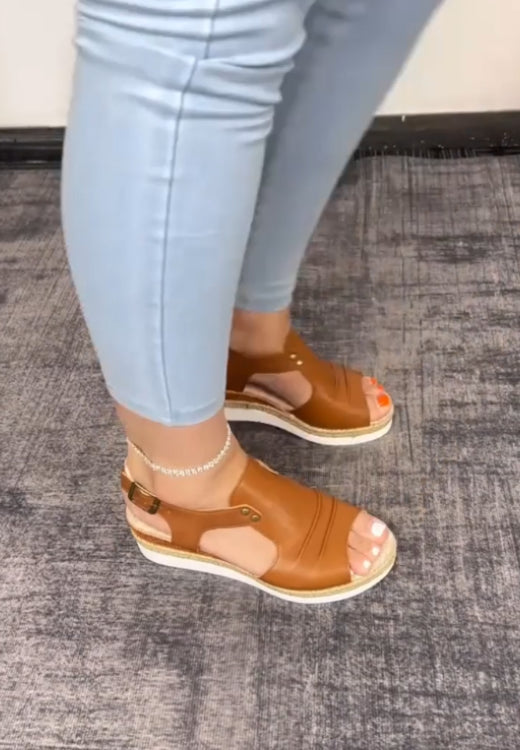Leather breathable soft leather soft soled sandals