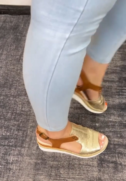 Super lightweight & comfy slipon platform sandal