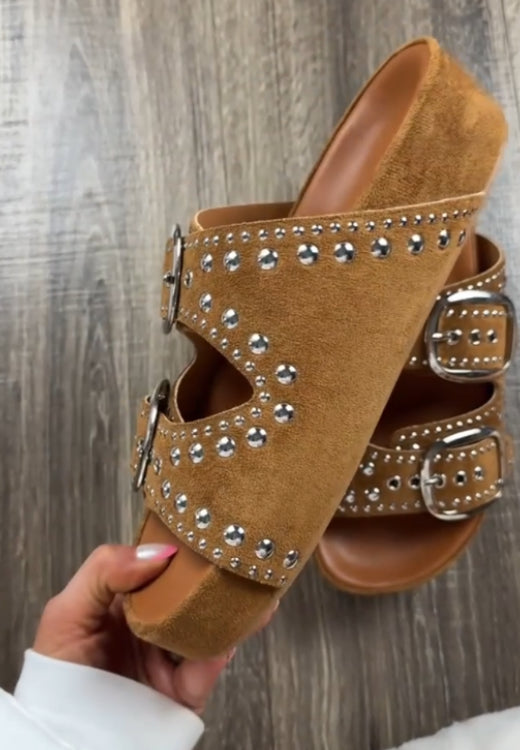 Suede rivet buckle slippers