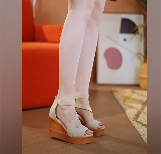 2025 new suede waterproof platform with hollow fishmouth high heel and light gladiator sandals