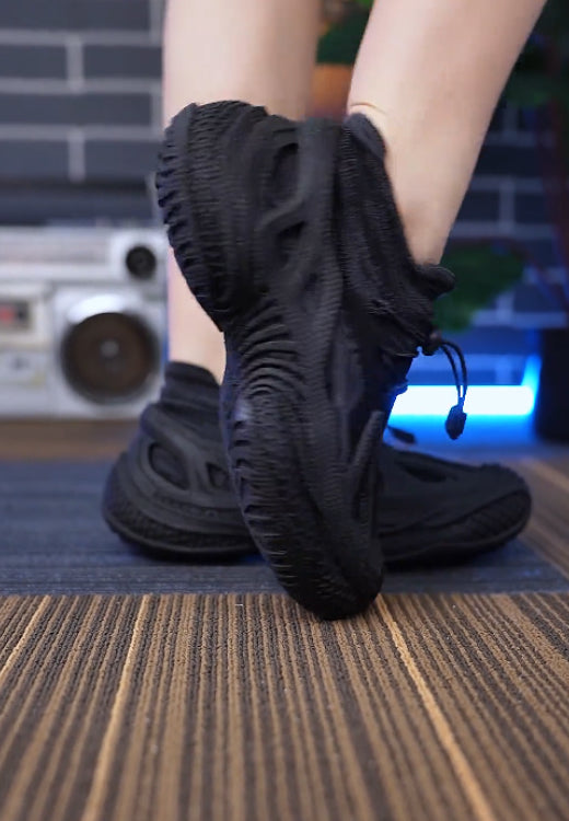 Men's non-slip wear-resistant breathable mesh flying shoes