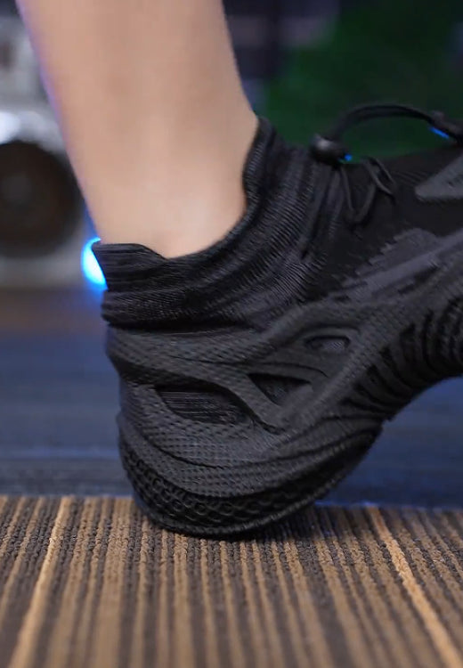 Men's non-slip wear-resistant breathable mesh flying shoes