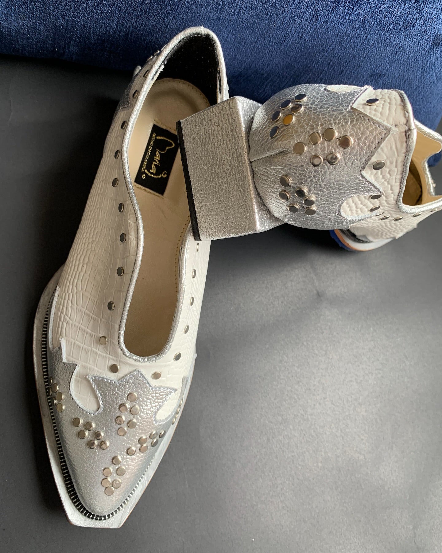 Fashion retro handmade silver stitching totem leather shoes