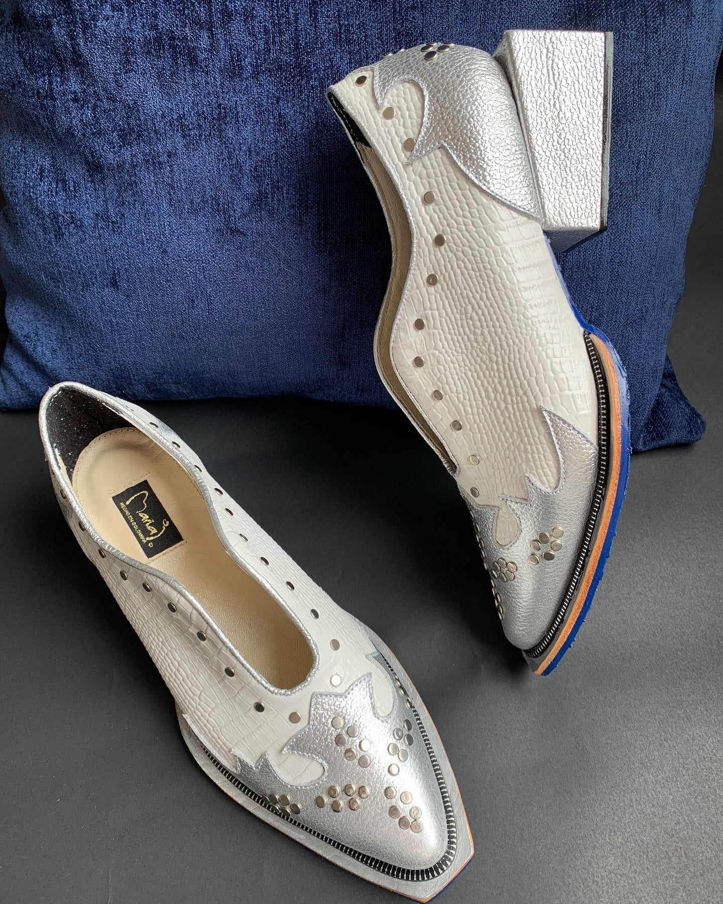 Fashion retro handmade silver stitching totem leather shoes