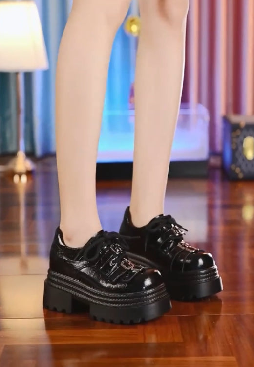 Three belt buckles to increase casual leather shoes