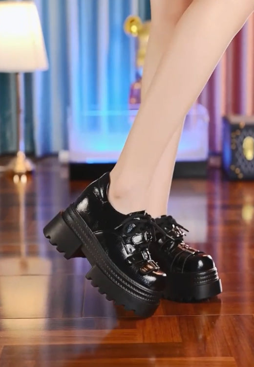 Three belt buckles to increase casual leather shoes