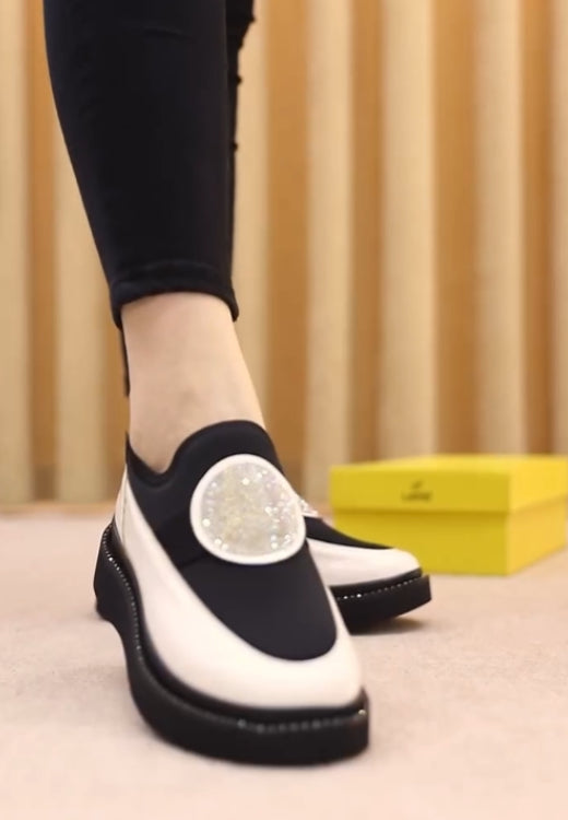 Silver moon patch glossy casual shoes