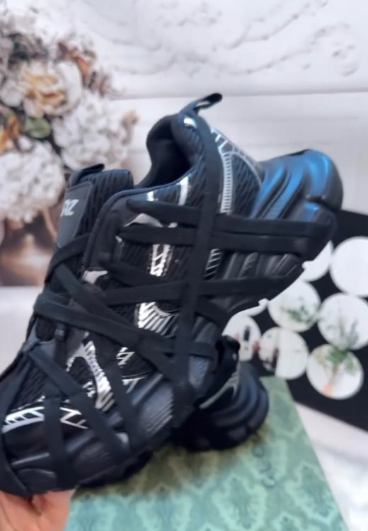 Black and white color matching strap cat claw shoes