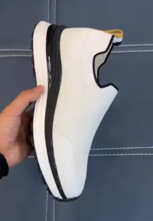 Men's black and white breathable flying shoes