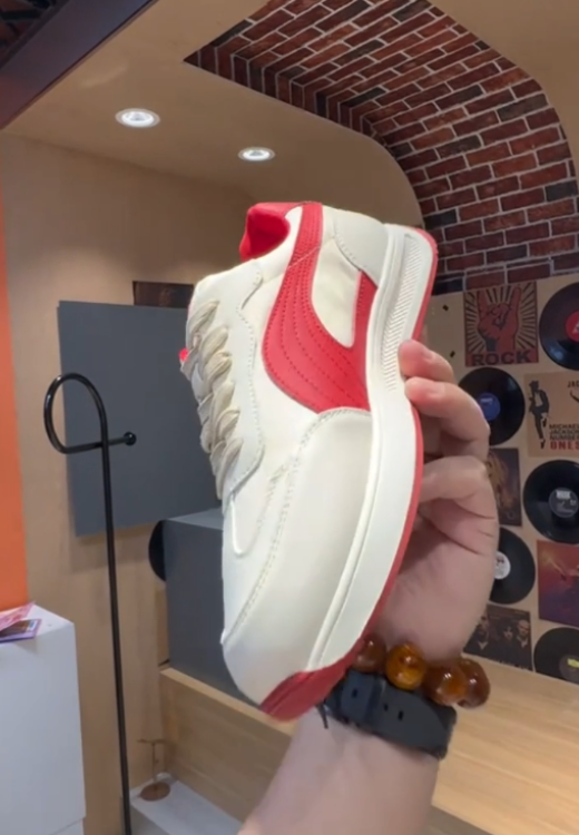 Red and white stitching leopard leisure shoes