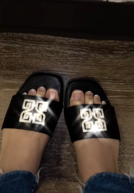 Diamond metal logo slippers