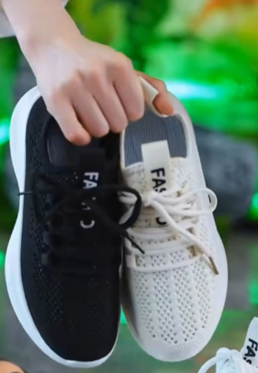 Black and white breathable casual mesh shoes