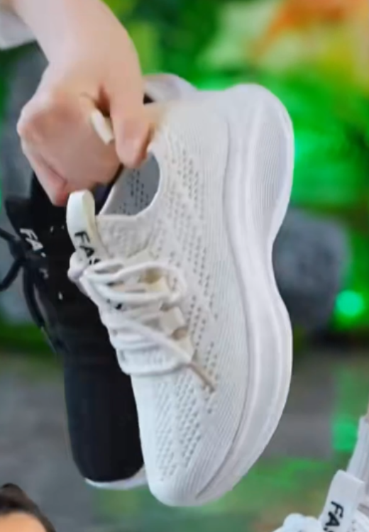 Black and white breathable casual mesh shoes