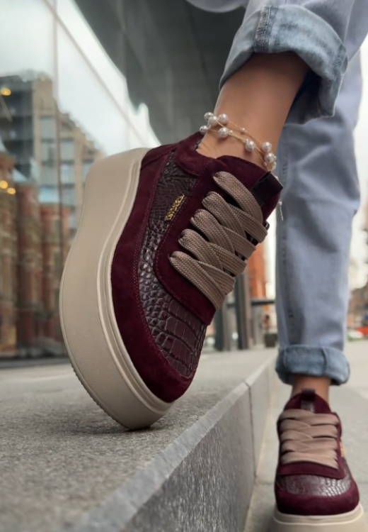 Brown leather shoes with thick soles and high height