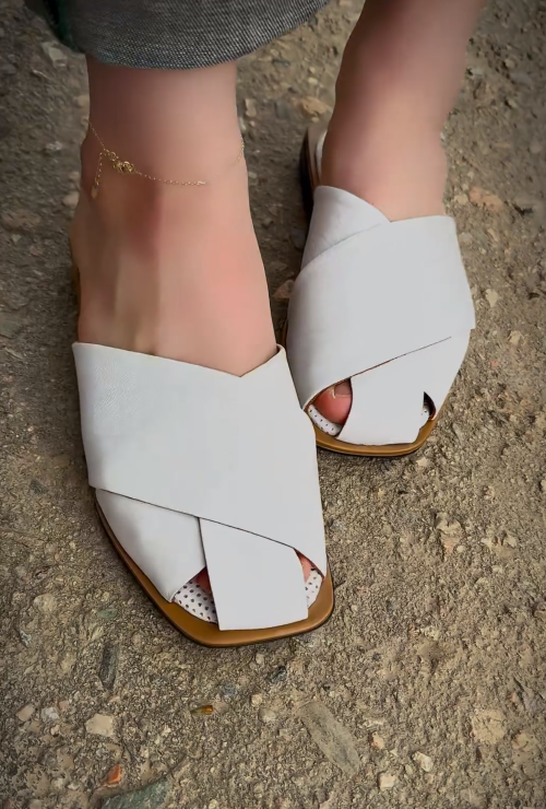 Women's comfortable leather slippers