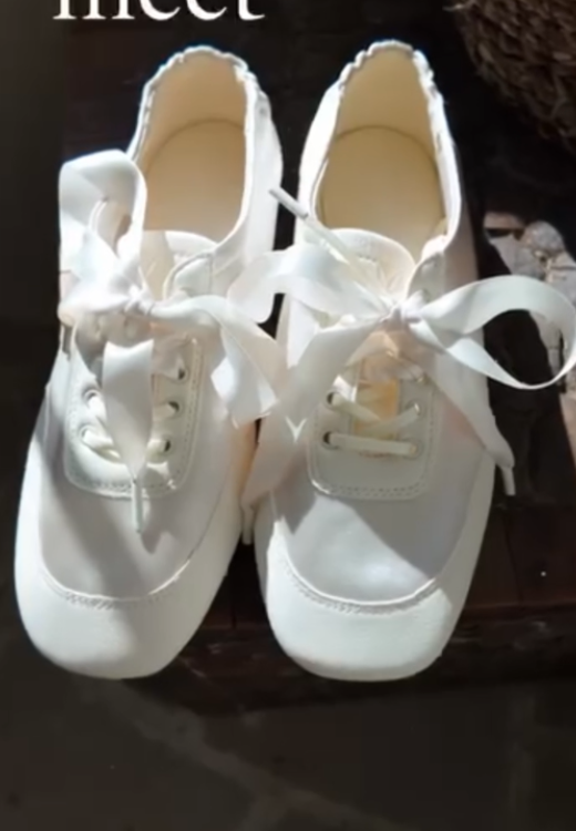 Women's lightweight white soft leather casual shoes