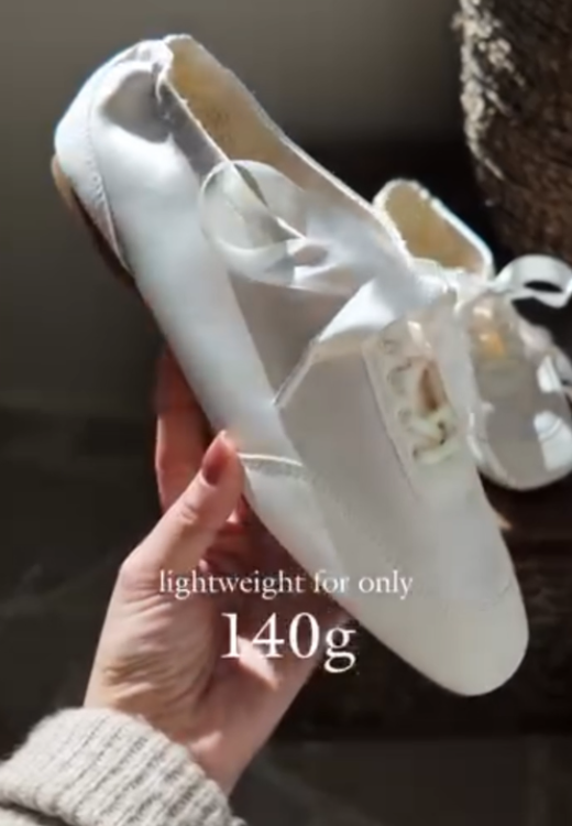 Women's lightweight white soft leather casual shoes