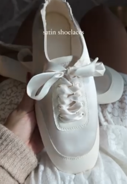 Women's lightweight white soft leather casual shoes