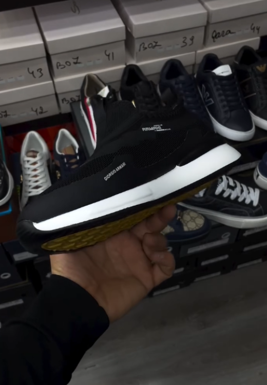 Mesh stitching black letter breathable casual shoes