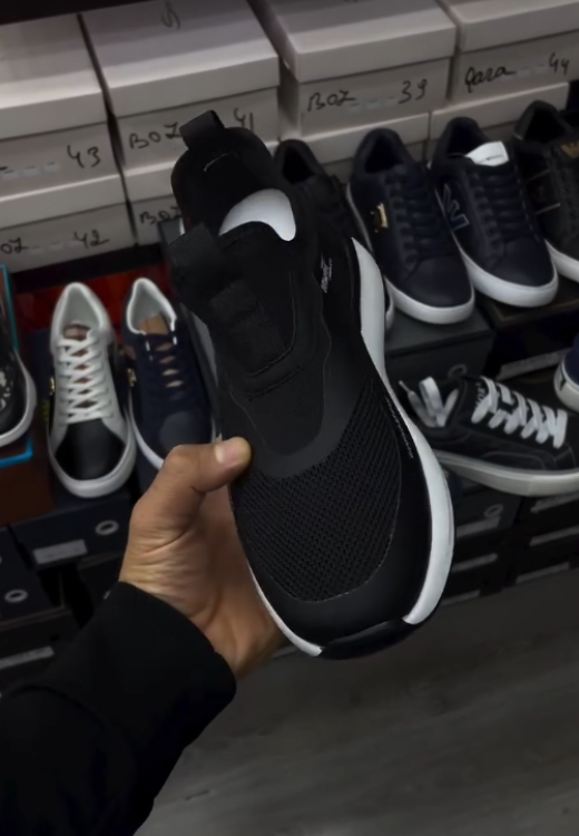 Mesh stitching black letter breathable casual shoes