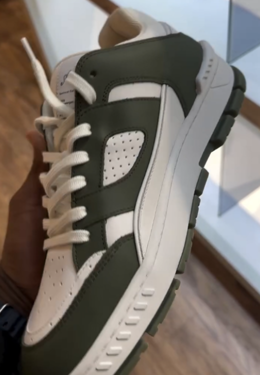 Men's green and white stitching casual shoes
