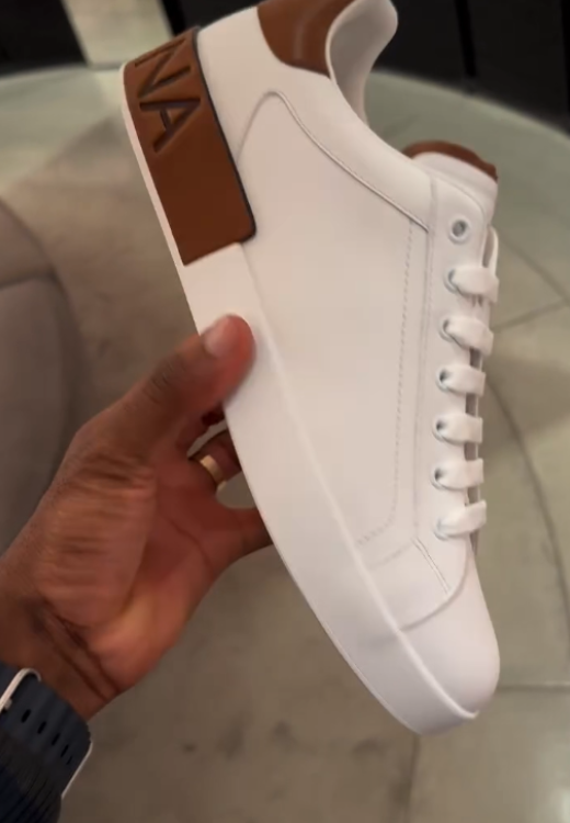 Men's casual shoes with white and brown letters