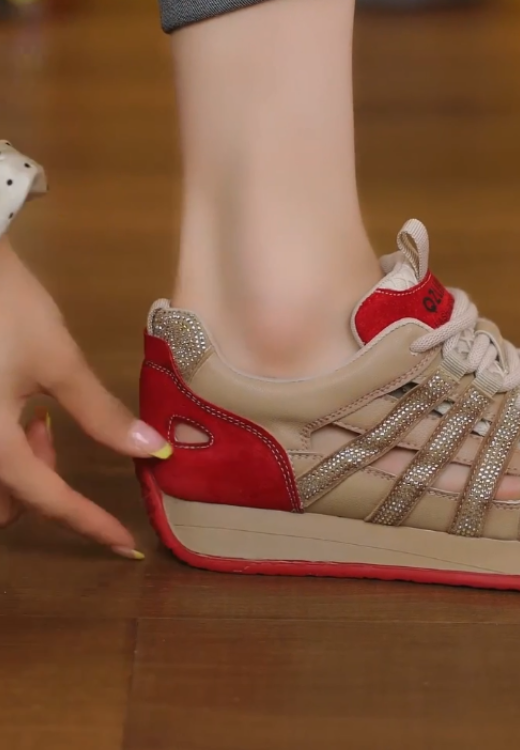 Shiny four-bar leisure shoes