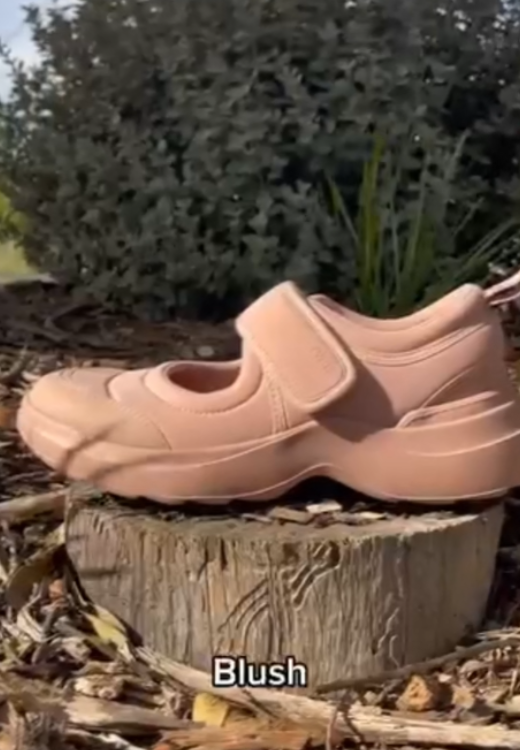 Women's leisure shoes with high arch support