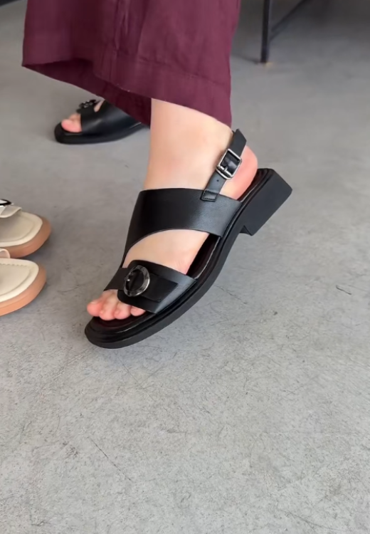 Hand-made Italian sandals made of leather