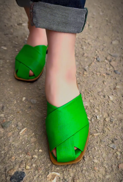 Women's comfortable leather slippers