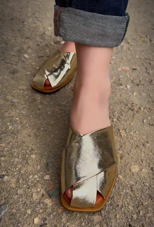 Women's comfortable leather slippers