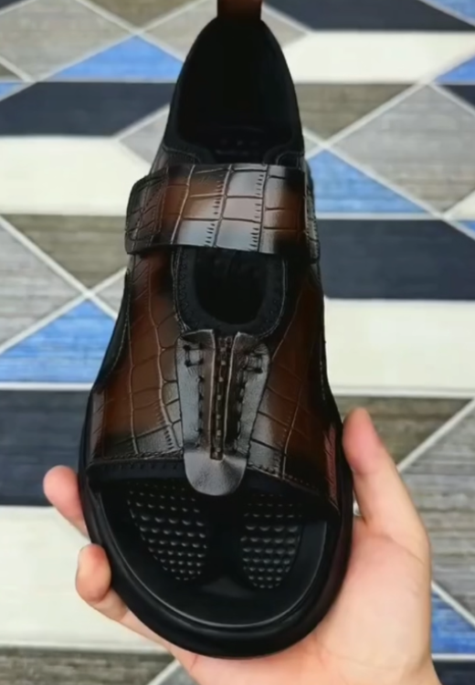 High quality crocodile casual sandals