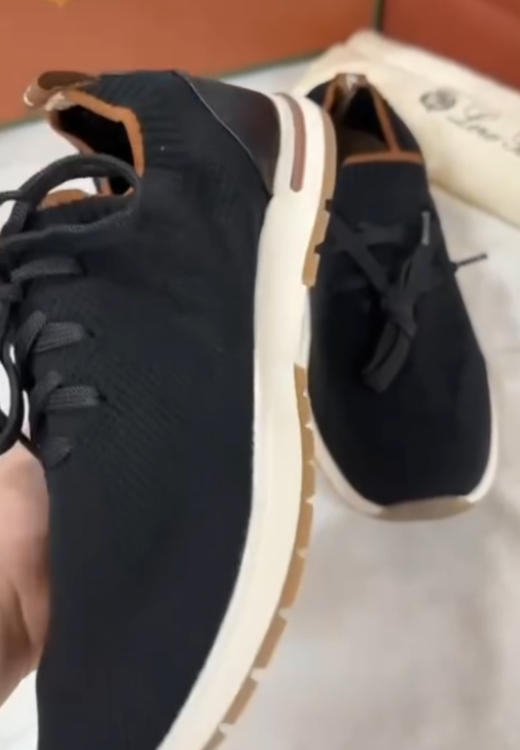 Black and white solid color breathable sneakers