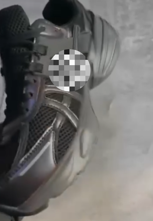 Black mesh raised sneakers