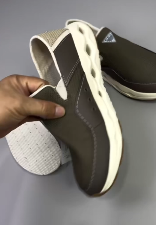 Coffee-colored one-pedal sneakers