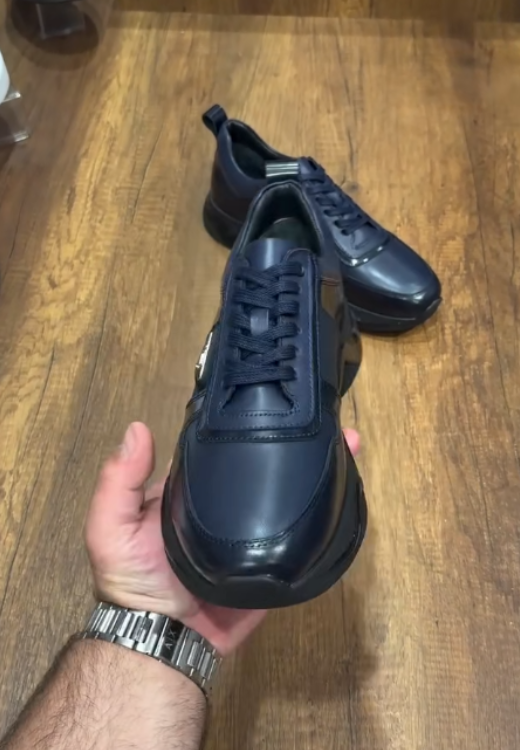Men's high-quality triangular logo sneakers with wavy soles