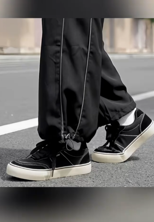 Black classic leisure shoes