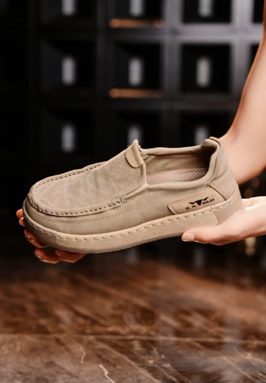 Soft-soled and soft-faced comfortable peda