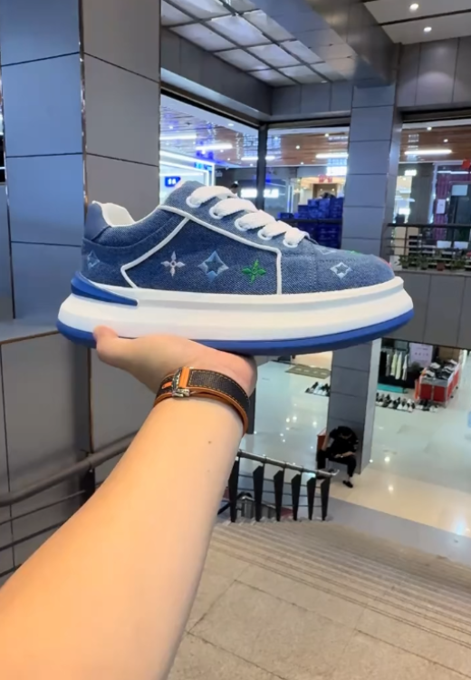 Blue embroidered heighten leisure shoes