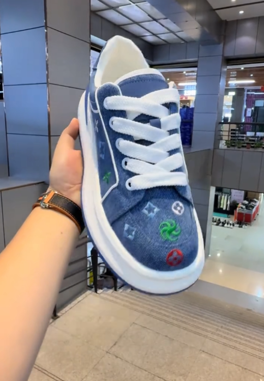 Blue embroidered heighten leisure shoes