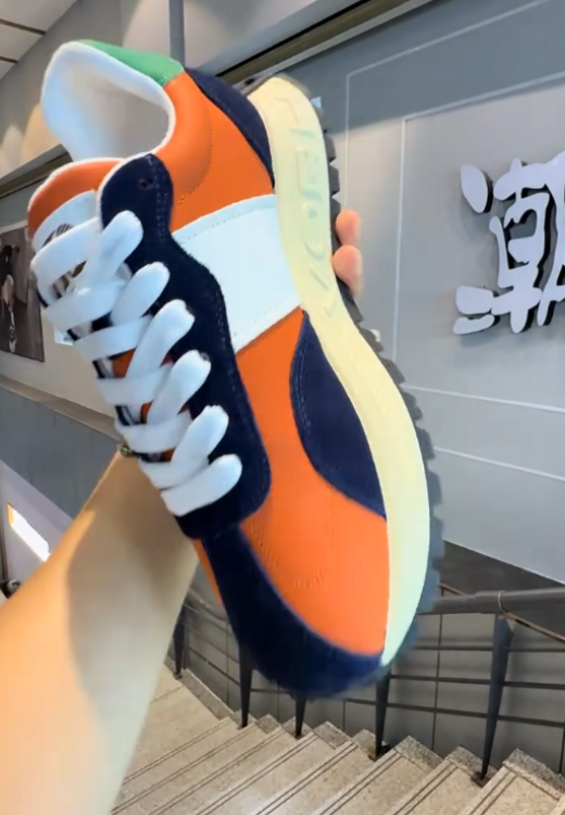 Orange and blue color matching classic Forrest Gump sneakers