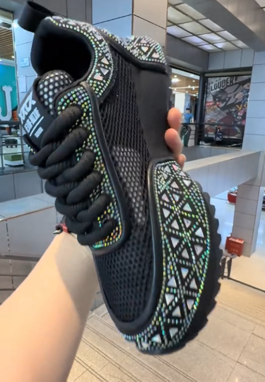 Black mesh breathable rhinestone heightening sneakers
