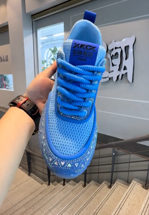 Colorful mesh breathable diamond heightening sports shoes